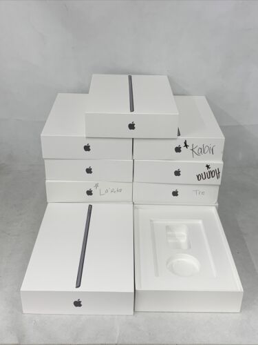 LOT X 4 - EMPTY IPAD BOXES with chargers -  ITEM(238432)